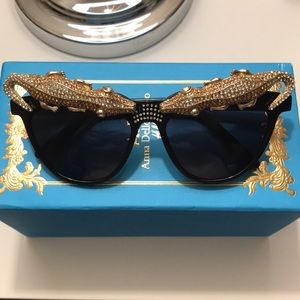 sunglasses alligator